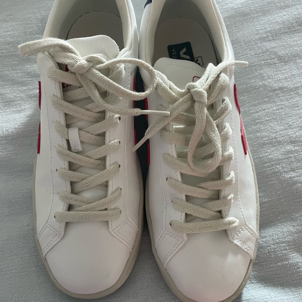 Veja white leather EUC / worn once euro size 40